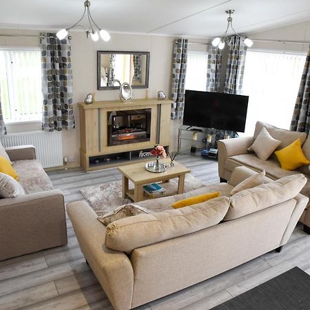 Rowan Lodge With Hot Tub Malton Exterior foto