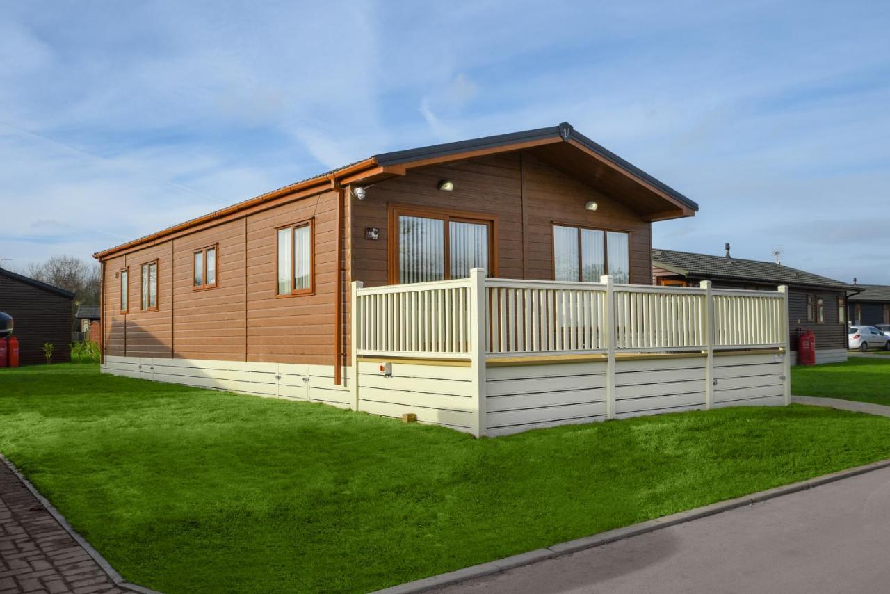 Rowan Lodge With Hot Tub Malton Exterior foto